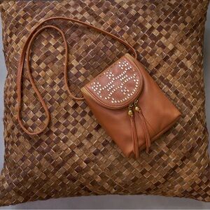 HOBO FERN Crossbody Bag NWT pebbled leather color warm honey pixel studded